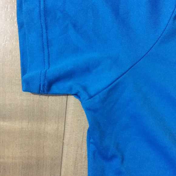 Youth XL Under Armour heat gear loose t-shirt - Picture 4 of 4